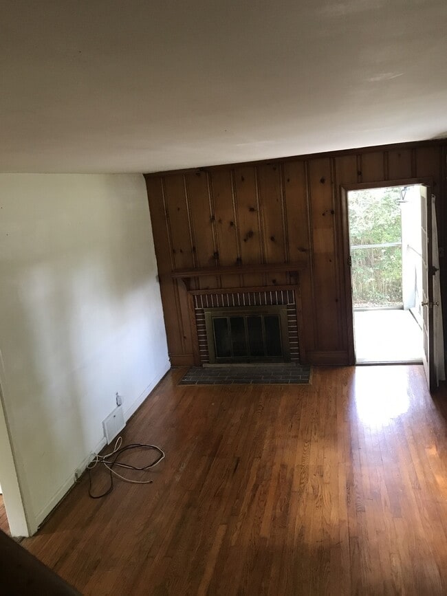 Foto del edificio - Adorable 4 bdrm/2 bath Home Located on Monument Ave. Near Willow Lawn!