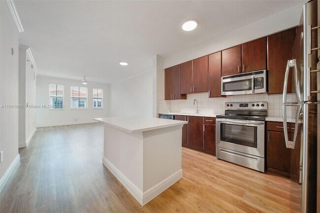 Foto del edificio - 10170 SW 7th St