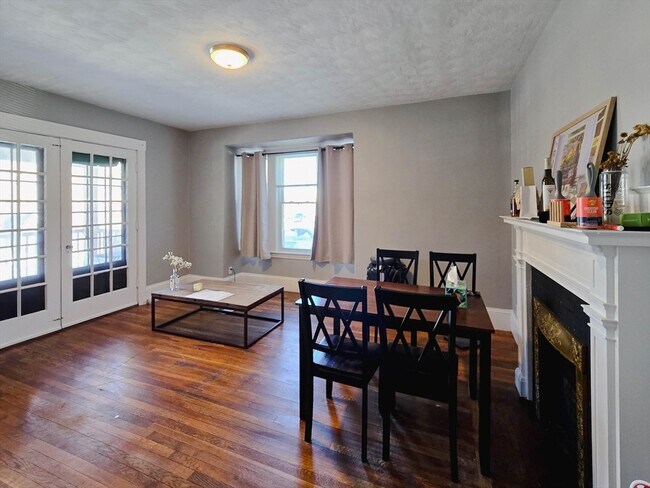 Foto del edificio - 229-231 Chestnut Hill Ave