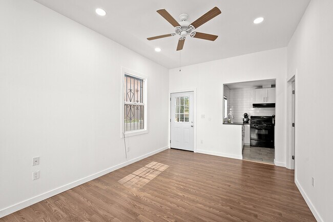 Foto del edificio - 2653 Newton Ave