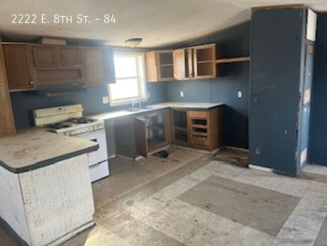 Foto del edificio - 2222 E 8th St