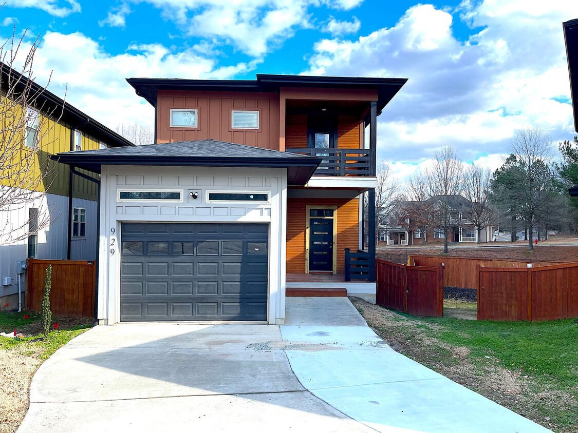 Primary Photo - Great Modern Home near Downtown Durham!