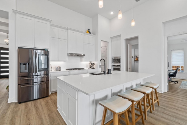 Building Photo - 6790 Barnes Dr