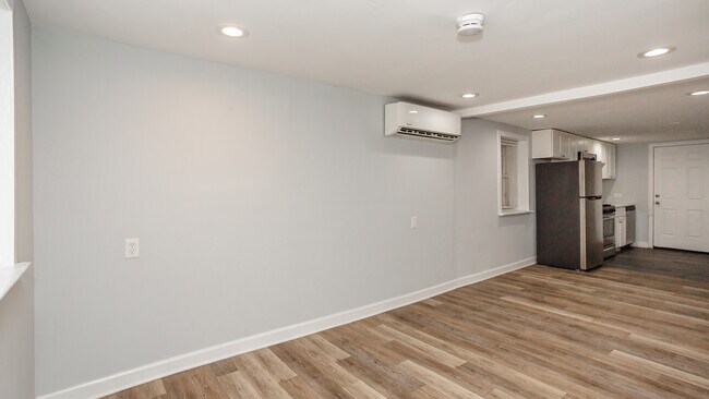 Building Photo - 2821 W 25th St