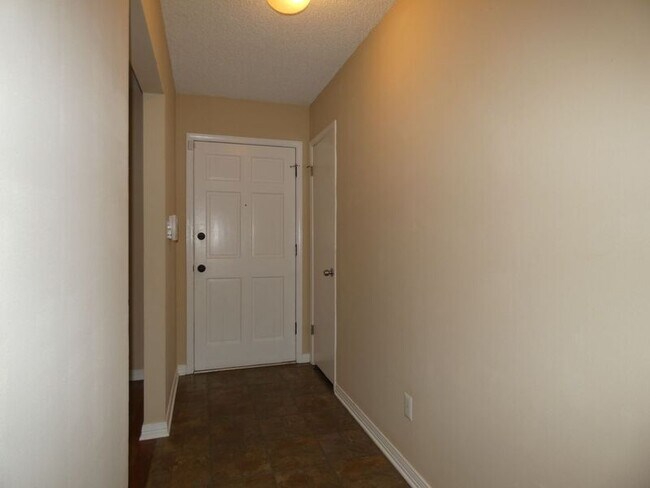 Building Photo - 4237 Queens Ct