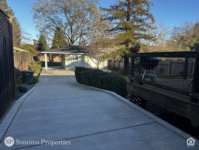 Building Photo - 1 Bedroom House on Sonoma's Westside