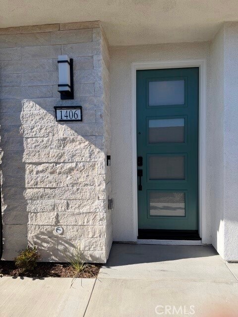 Building Photo - 1406 E Via Acero