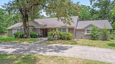 Building Photo - 9502 Rolling Oaks