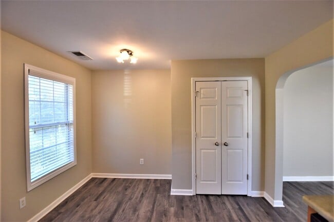 Building Photo - 22 Sundance Dr