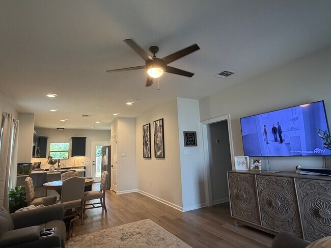 Foto del edificio - 106 Lightbourne Dr