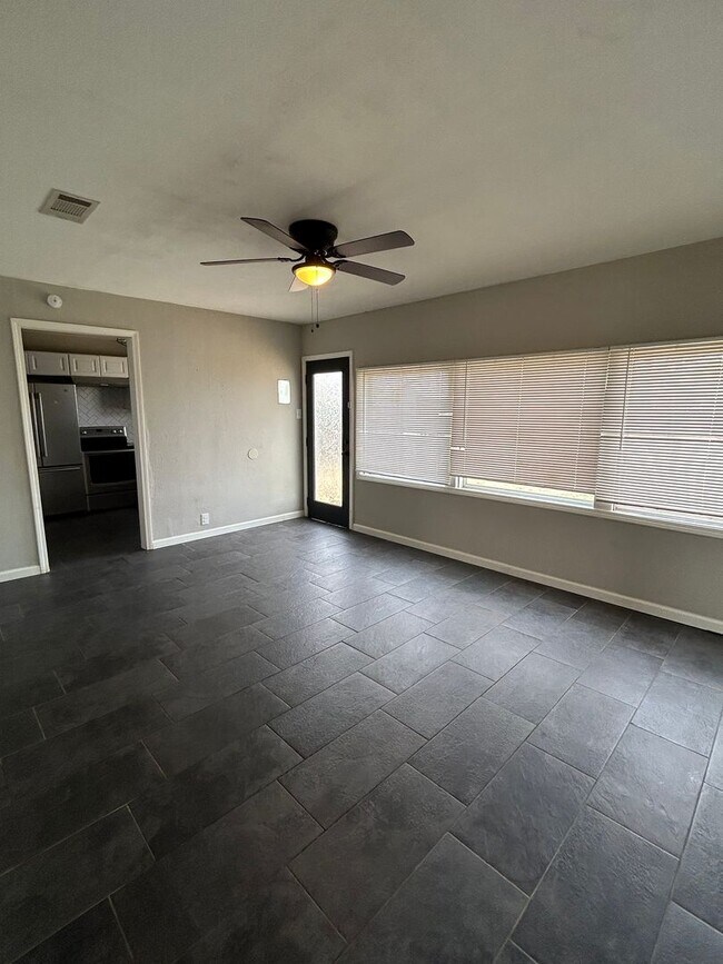 Foto del edificio - Great 3 bed 2 bath 1 car garage now available