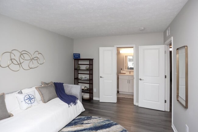 Building Photo - Spinnaker Court