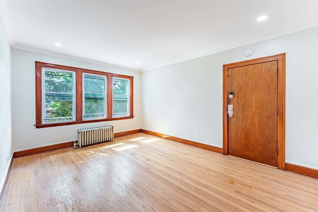 Building Photo - 2551 N Lockwood Ave