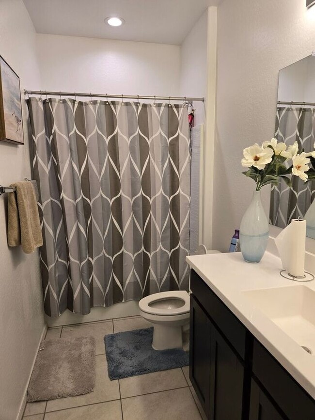 Foto del edificio - Beautiful 3 Bedroom, 2 Bath Home with Upgr...