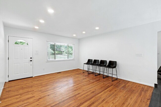 Building Photo - 1512 Beechwood Dr
