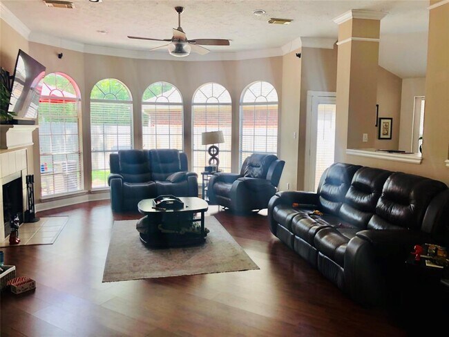 Building Photo - 30819 Trinket Dr