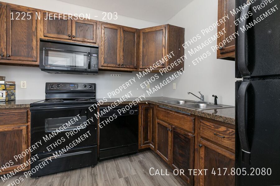 Primary Photo - 1225 N Jefferson Ave