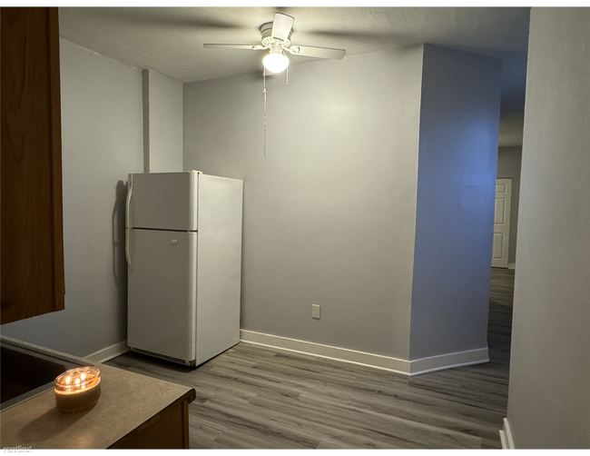 Foto del edificio - 1 br, 1 bath Triplex - 2005 Sherman Avenue A