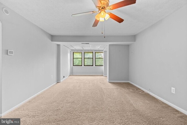 Building Photo - 9651 White Acre Rd