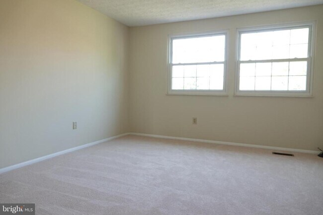 Building Photo - 7609 Nutwood Ct