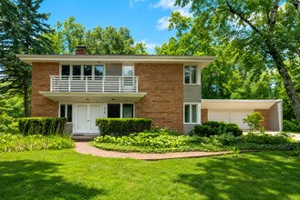 Building Photo - 214 E Spooner Rd