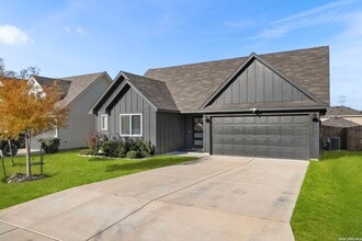 Building Photo - 21215 Boulder Flts