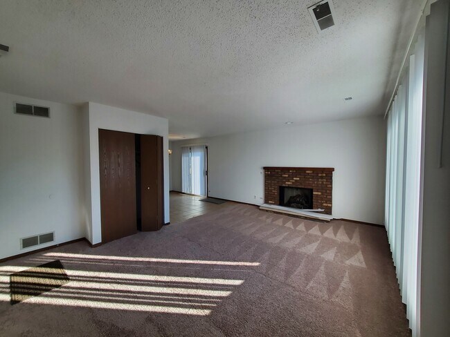 Building Photo - 1122 Manchester Ct