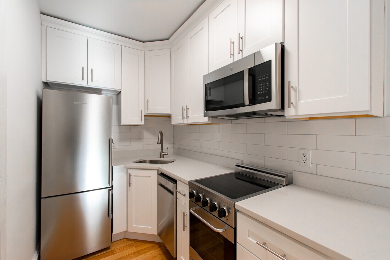 Primary Photo - 210 Hemenway St