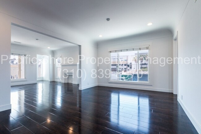 Foto del edificio - Mullen Duplex