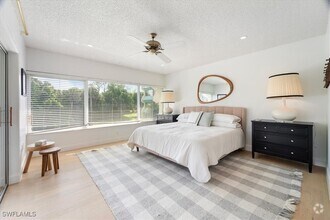 Building Photo - 955 Palm View Dr