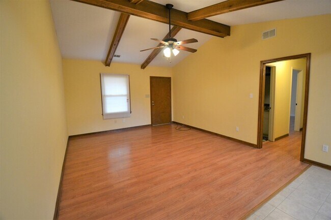 Building Photo - Cotswold Duplex