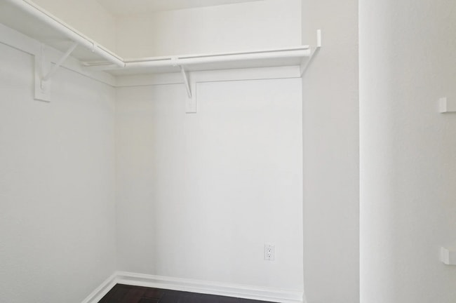 Foto del edificio - 7320 Hawthorn Ave