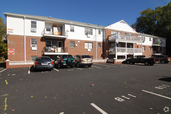 Building Photo - Juliann Garden Apartments