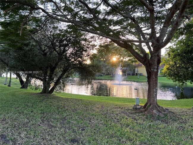 Foto del edificio - 1099 Waterbrook Ln