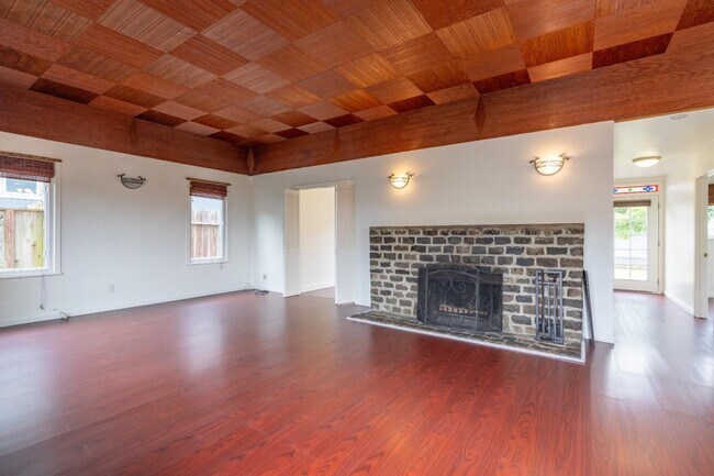 Building Photo - 366 Paloma Ave