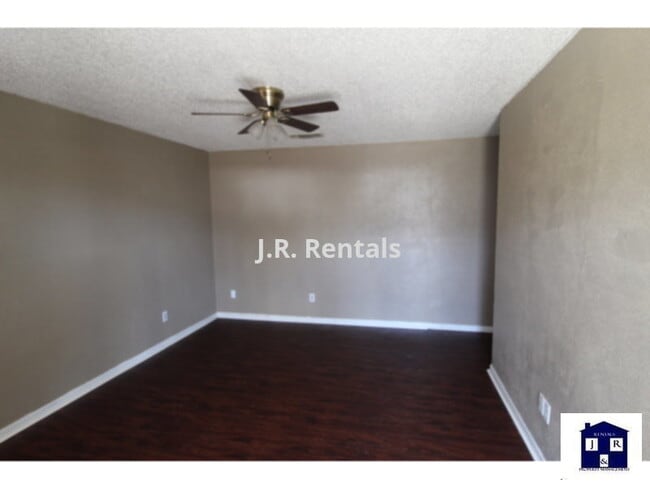 Building Photo - 602 Traci Dr