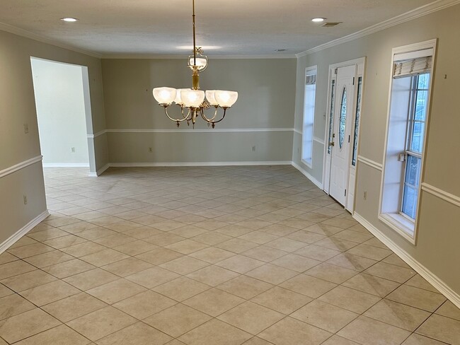 Building Photo - 5659 Lymbar Dr