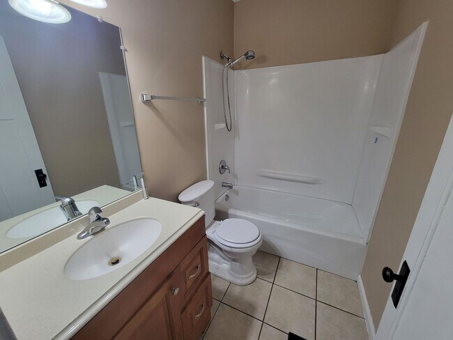 Foto del edificio - 1655 Howell 2BR/1BA (East Hamilton)