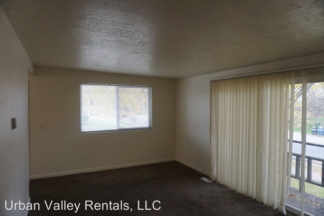 Building Photo - 1601 Ivy Cir