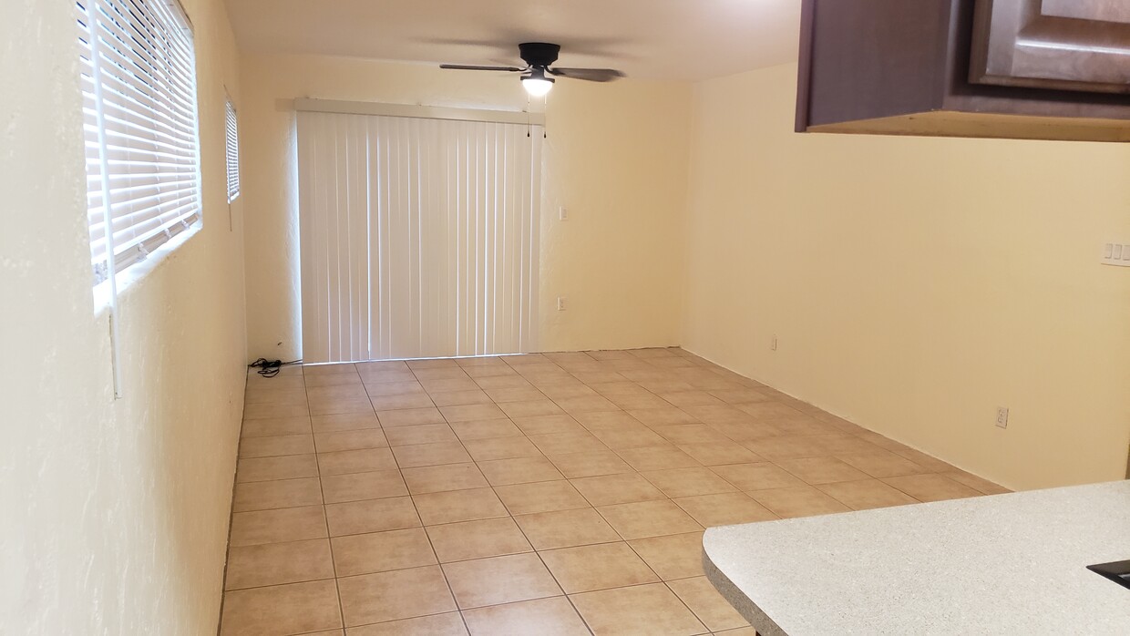 Living Room - 1017 Sutor Rd (Tallahassee, FL)