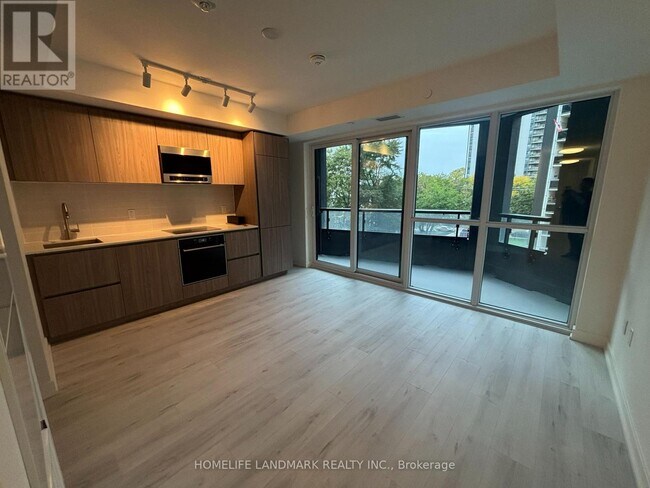 Photo du bâtiment - 120 Broadway Ave
