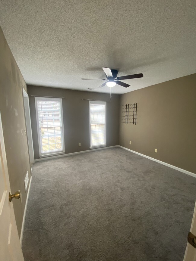 Dining Room - 4201 E Emerald Dr NW