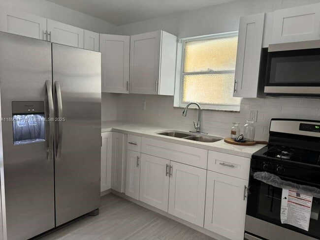 Foto del edificio - 955 W 74th St