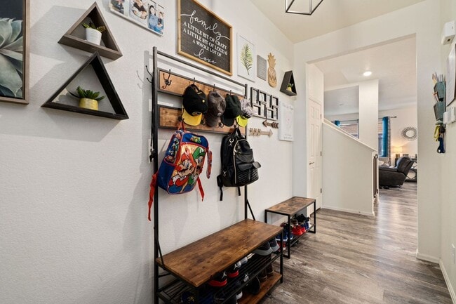 Foto del edificio - Beautiful 5 Bed Home in Raindance