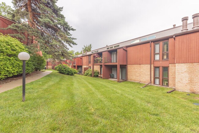 Foto del edificio - 2407 Packard St