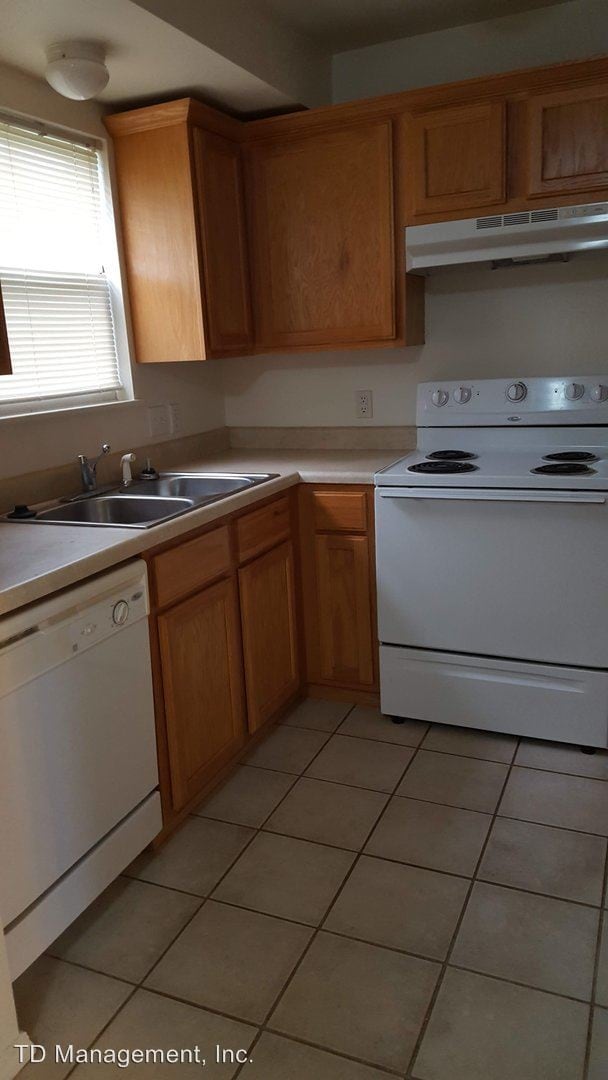 Building Photo - 266 Tunnel Dr