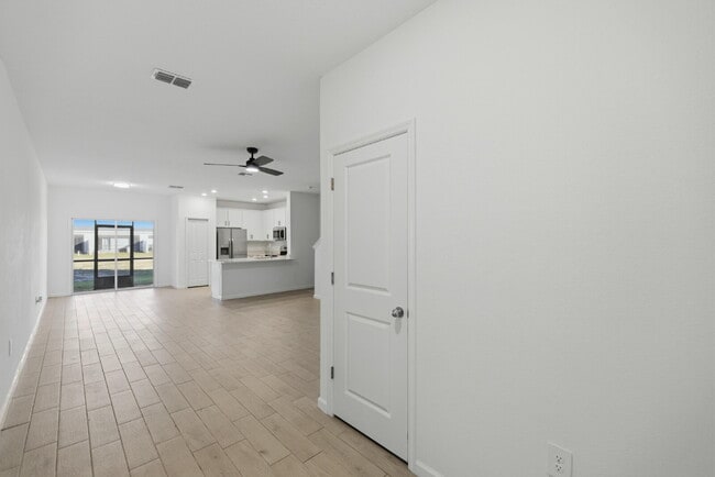 Building Photo - 3-Bedroom Oak Hammock Townhome – Internet Included!