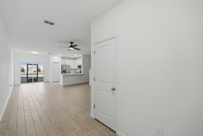 Foto del edificio - 3-Bedroom Oak Hammock Townhome – Internet Included!