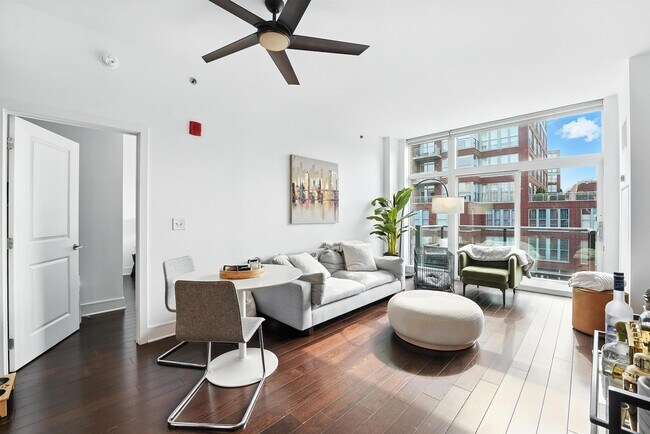 Foto del edificio - 1100 Maxwell Ln