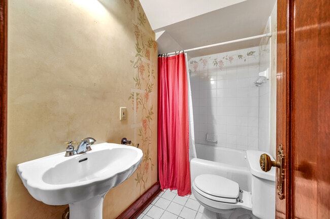 Building Photo - 511 W High St